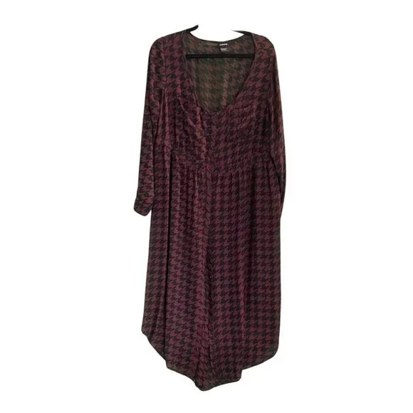 Torrid Long Sleeve Scoop Neck Burgundy Houndstooth Chiffon Button Tunic Size 1X - Picture 6 of 7